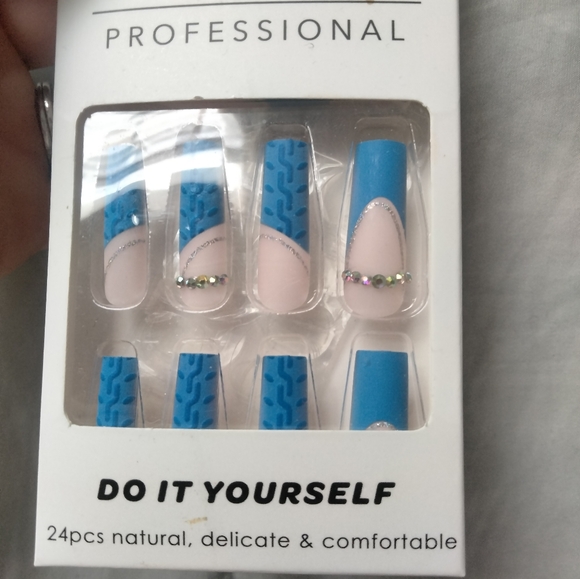 Nails - Picture 4 of 4